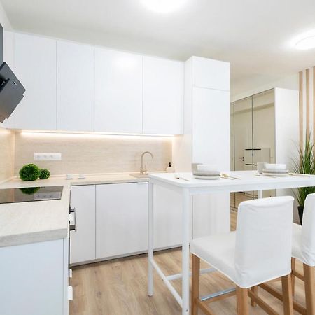 Alure Residences 2 & 24H Self Check-In, Parking In The Garage In The Apartment Building Included, New Building, Terrace, Green Location With A Forest Park With A Lake, Children'S Playground Banská Bystrica Esterno foto